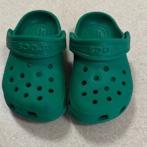 CROCS toddler green size 7